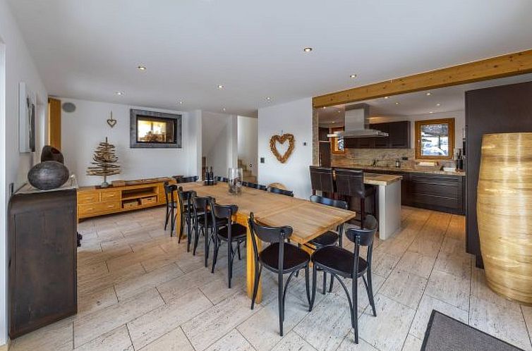 Vakantiehuis Chalet Enchanteur sauna, Whirlpool, 13pax