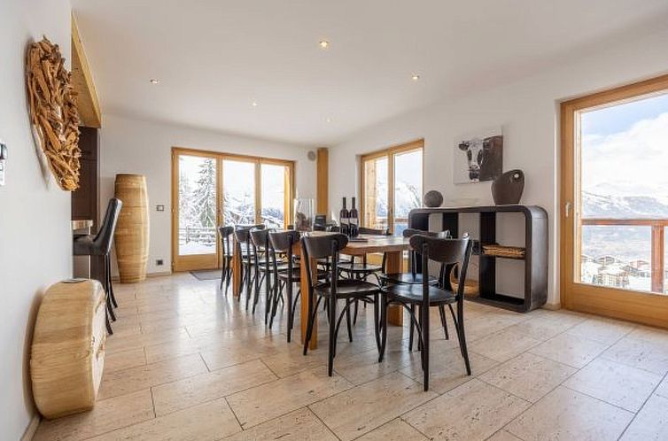 Vakantiehuis Chalet Enchanteur sauna, Whirlpool, 13pax