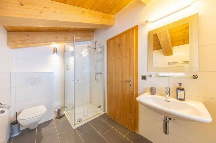 Vakantiehuis Chalet Enchanteur sauna, Whirlpool, 13pax