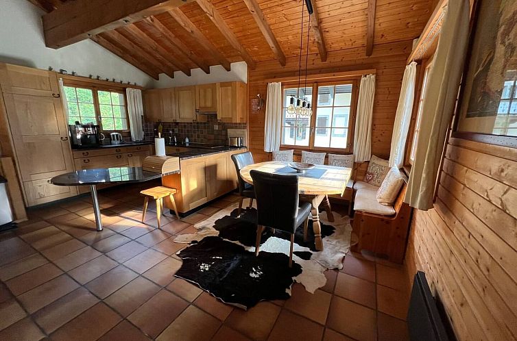 Vakantiehuis Chalet mit Seeblick, Jacuzzi, Sauna und Garten