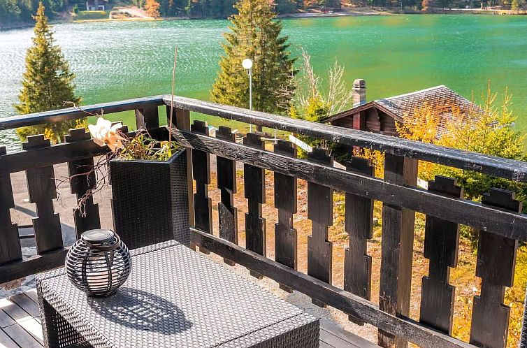 Vakantiehuis Chalet mit Seeblick, Jacuzzi, Sauna und Garten