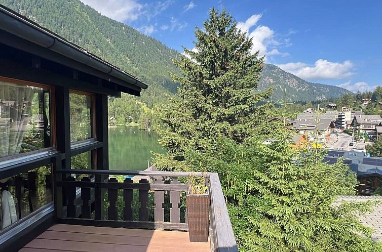 Vakantiehuis Chalet mit Seeblick, Jacuzzi, Sauna und Garten