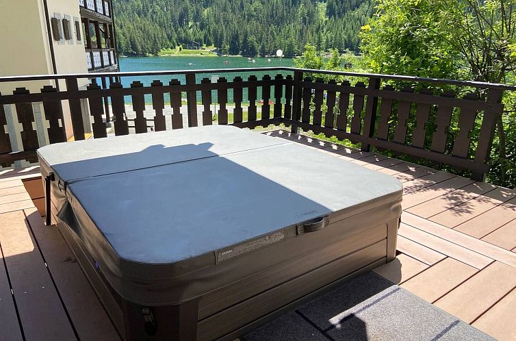 Vakantiehuis Chalet mit Seeblick, Jacuzzi, Sauna und Garten