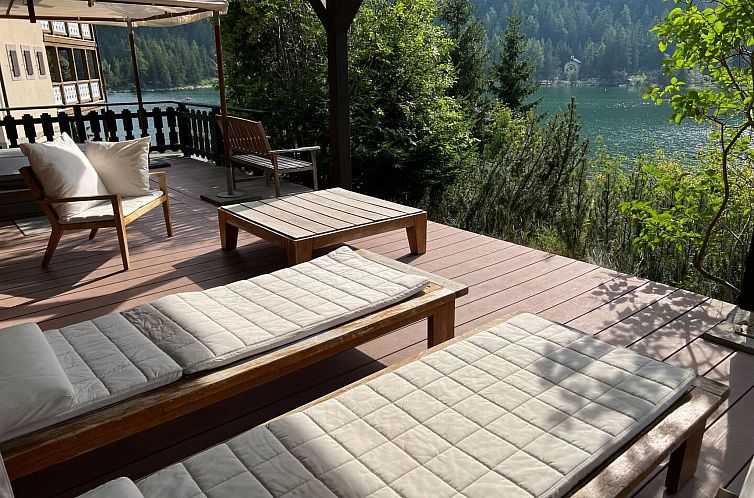 Vakantiehuis Chalet mit Seeblick, Jacuzzi, Sauna und Garten