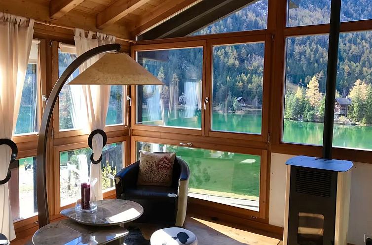 Vakantiehuis Chalet mit Seeblick, Jacuzzi, Sauna und Garten