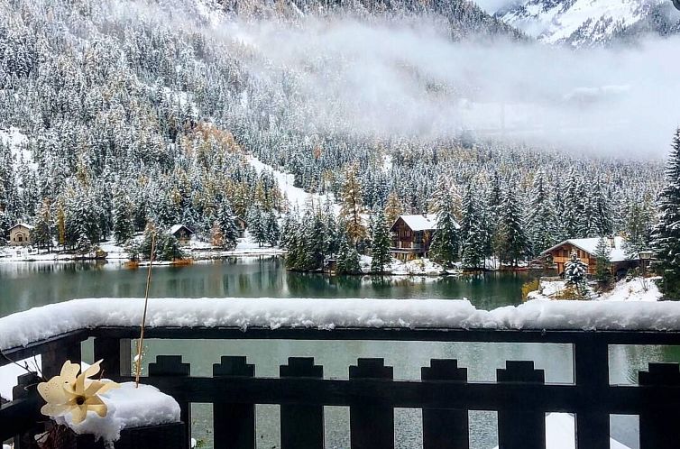 Vakantiehuis Chalet mit Seeblick, Jacuzzi, Sauna und Garten