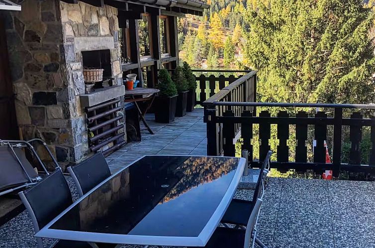 Vakantiehuis Chalet mit Seeblick, Jacuzzi, Sauna und Garten