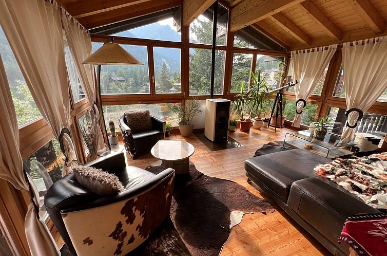 Vakantiehuis Chalet mit Seeblick, Jacuzzi, Sauna und Garten