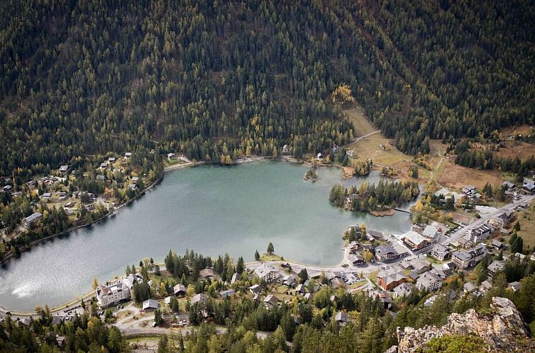 Vakantiehuis Chalet mit Seeblick, Jacuzzi, Sauna und Garten