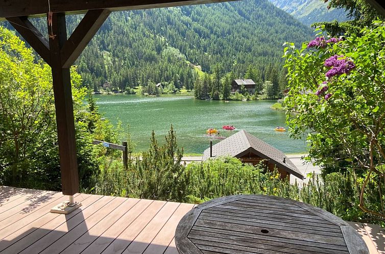 Vakantiehuis Chalet mit Seeblick, Jacuzzi, Sauna und Garten