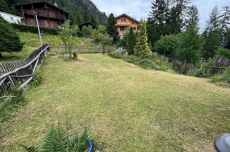 Vakantiehuis Chalet mit Seeblick, Jacuzzi, Sauna und Garten
