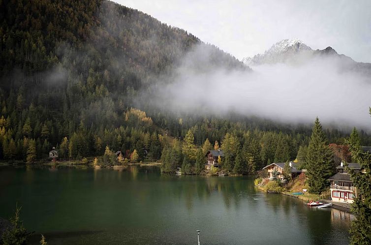 Vakantiehuis Chalet mit Seeblick, Jacuzzi, Sauna und Garten
