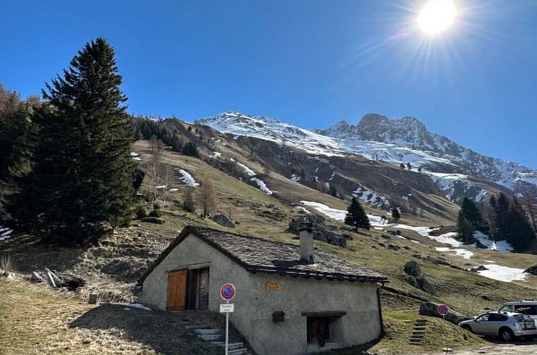 Vakantiehuis Chalet Le Basset - Family Chalet in the Swiss A