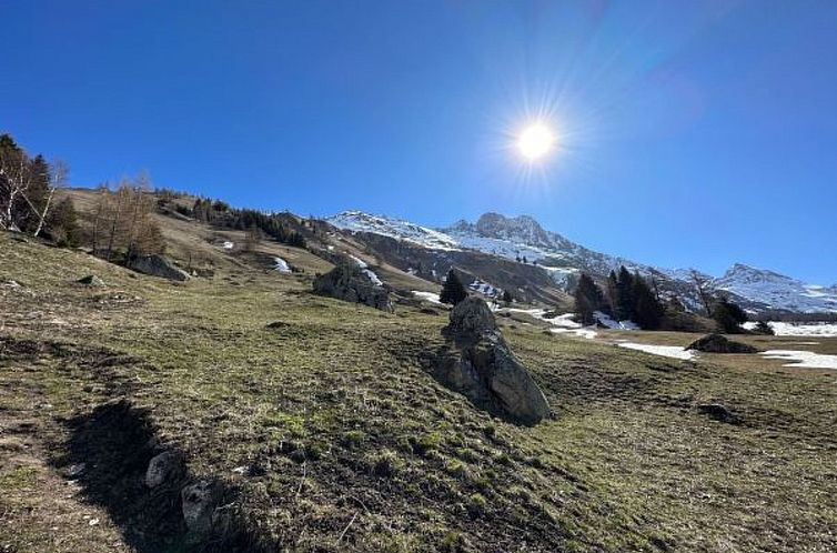 Vakantiehuis Chalet Le Basset - Family Chalet in the Swiss A