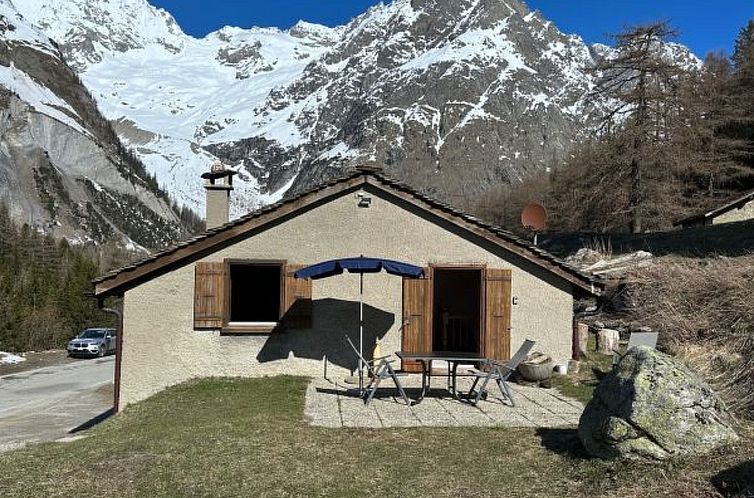 Vakantiehuis Chalet Le Basset - Family Chalet in the Swiss A
