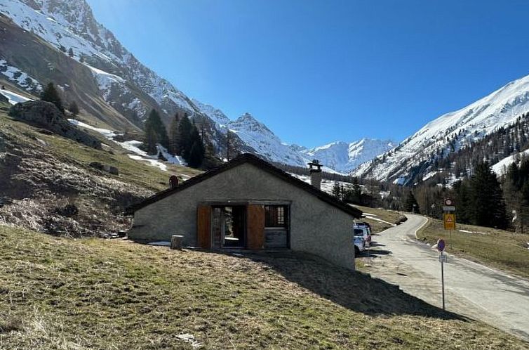 Vakantiehuis Chalet Le Basset - Family Chalet in the Swiss A