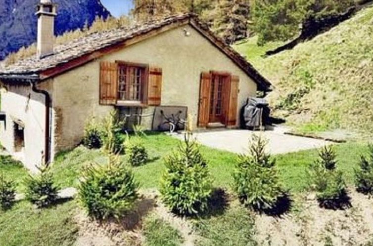 Vakantiehuis Chalet Le Basset - Family Chalet in the Swiss A