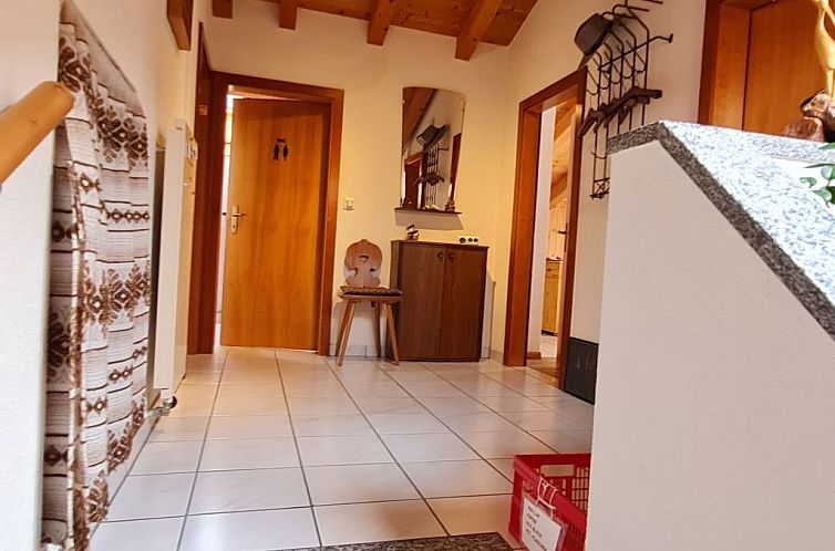 Appartement Chalet Haus (bei Einfahrt grosser Nussbaum )