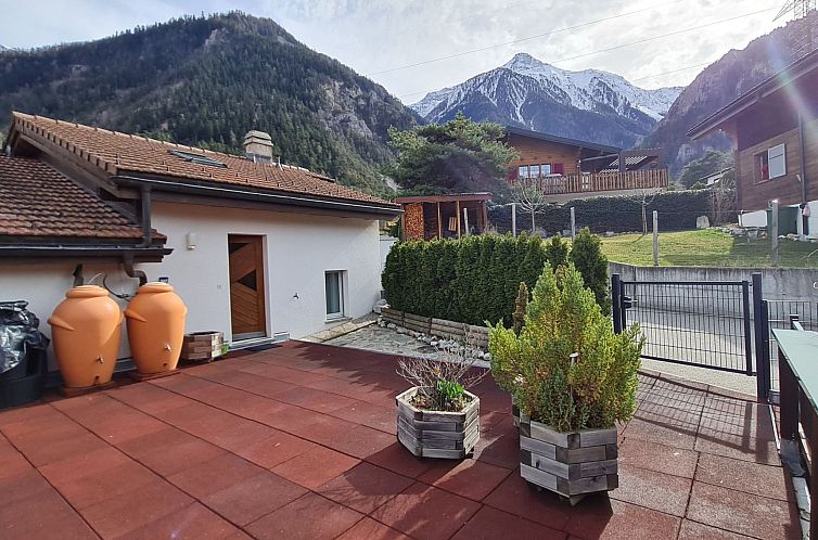 Appartement Chalet Haus (bei Einfahrt grosser Nussbaum )