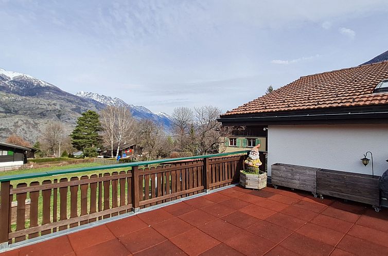 Appartement Chalet Haus (bei Einfahrt grosser Nussbaum )