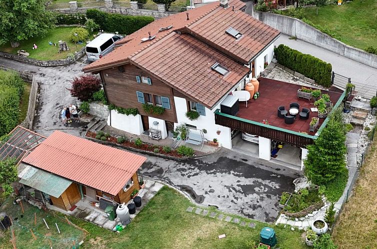 Appartement Chalet Haus (bei Einfahrt grosser Nussbaum )