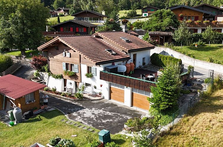 Appartement Chalet Haus (bei Einfahrt grosser Nussbaum )