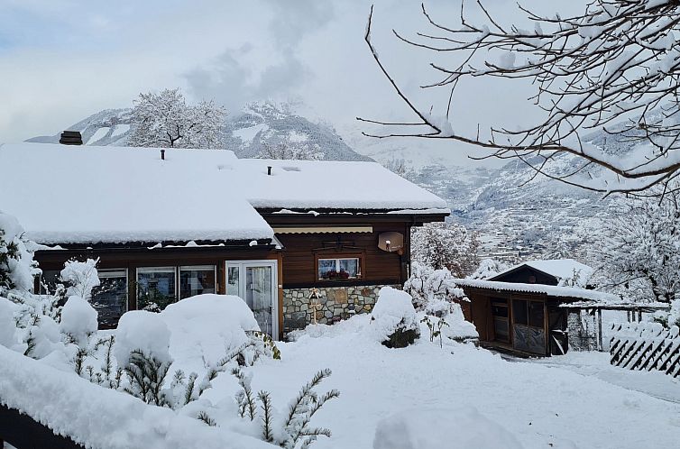 Appartement Chalet Haus (bei Einfahrt grosser Nussbaum )