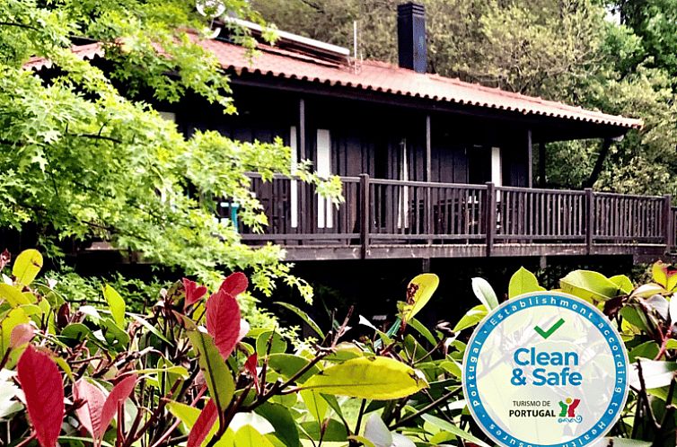 Cozy cottage in Gondoriz, North Portugal, with veranda and green surroundings. Perfect for a relaxing stay in nature.