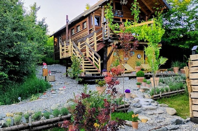 Geniessen Sie Ruhe und Frieden im Ferienhaus in Bradu, Walachei, einem gemuetlichen Holzhaus inmitten der rumaenischen Natur.