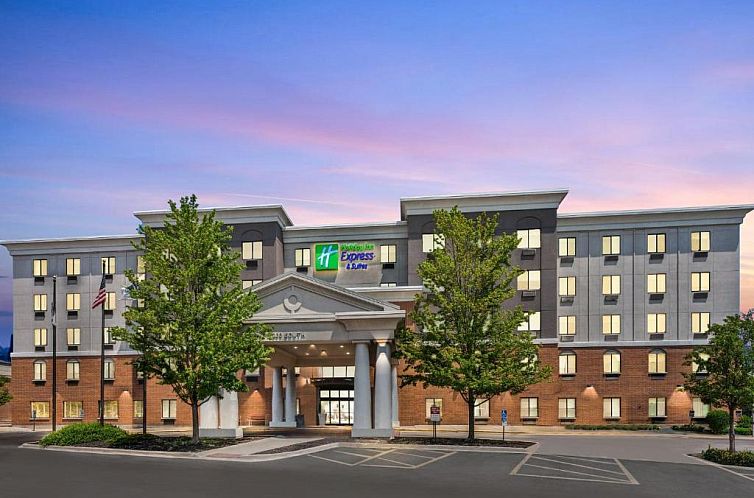 Holiday Inn Express Hotel & Suites Chicago Airport West-O'Ha