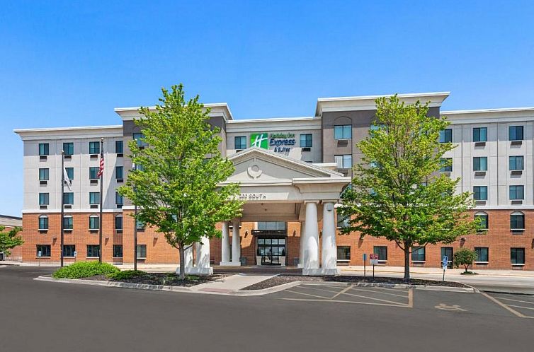 Holiday Inn Express Hotel & Suites Chicago Airport West-O'Ha