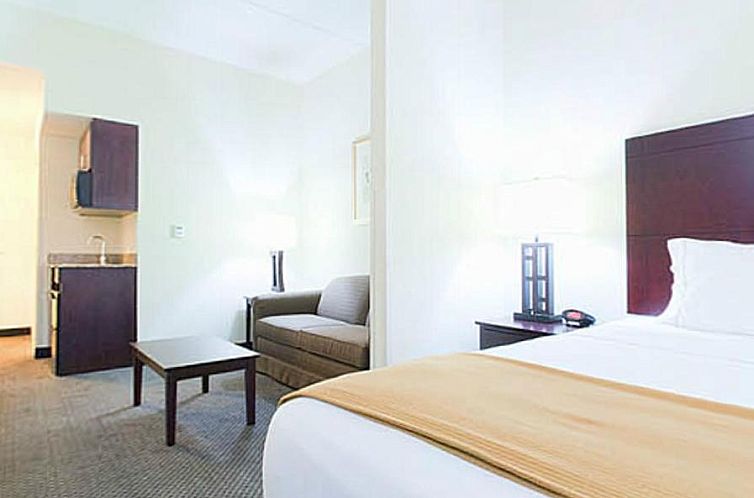 Holiday Inn Express Hotel & Suites Chicago Airport West-O'Ha