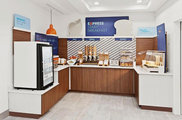 Holiday Inn Express Hotel & Suites Chicago Airport West-O'Ha