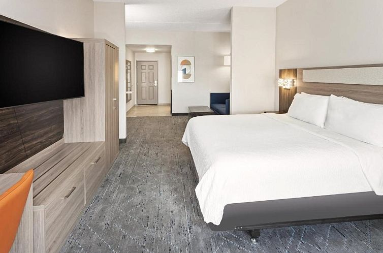 Holiday Inn Express Hotel & Suites Chicago Airport West-O'Ha