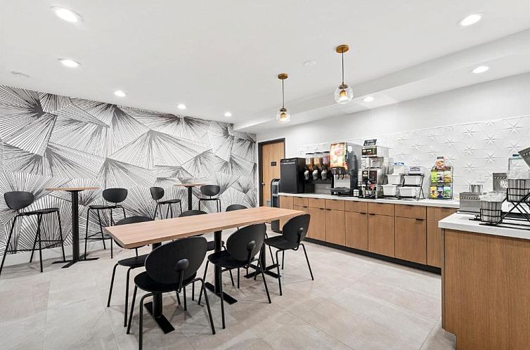 Royal Palace Westwood Hotel