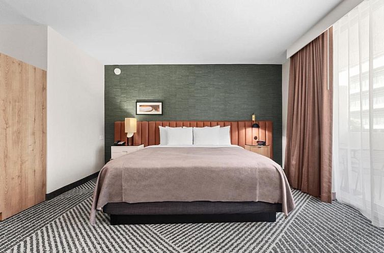 Royal Palace Westwood Hotel