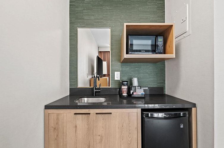 Royal Palace Westwood Hotel