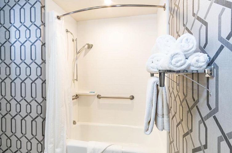 Holiday Inn Express Hollywood Walk of Fame, an IHG Hotel