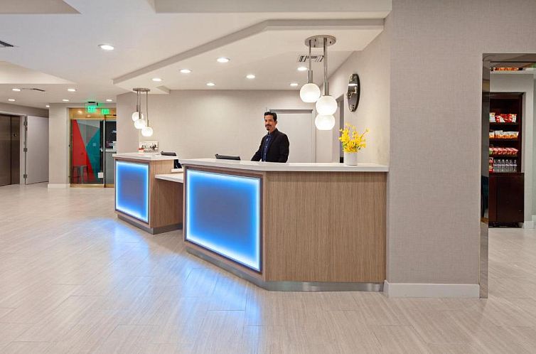 Holiday Inn Express Hollywood Walk of Fame, an IHG Hotel