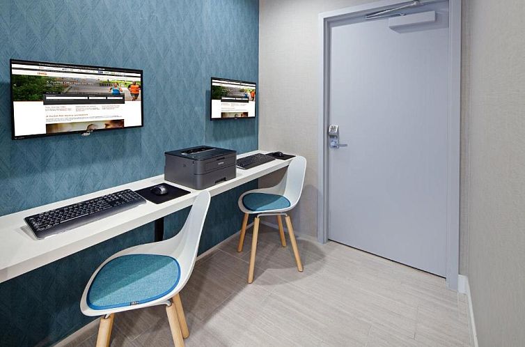 Holiday Inn Express Hollywood Walk of Fame, an IHG Hotel