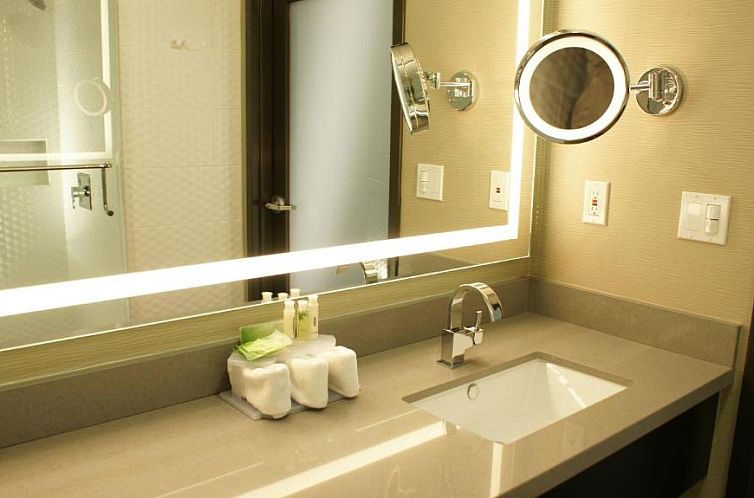 Holiday Inn Express Hollywood Walk of Fame, an IHG Hotel