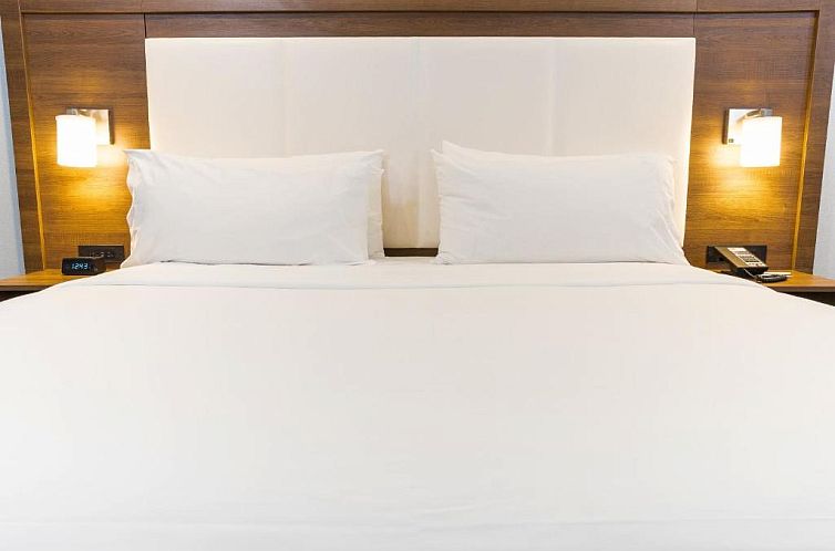 Holiday Inn Express Hollywood Walk of Fame, an IHG Hotel