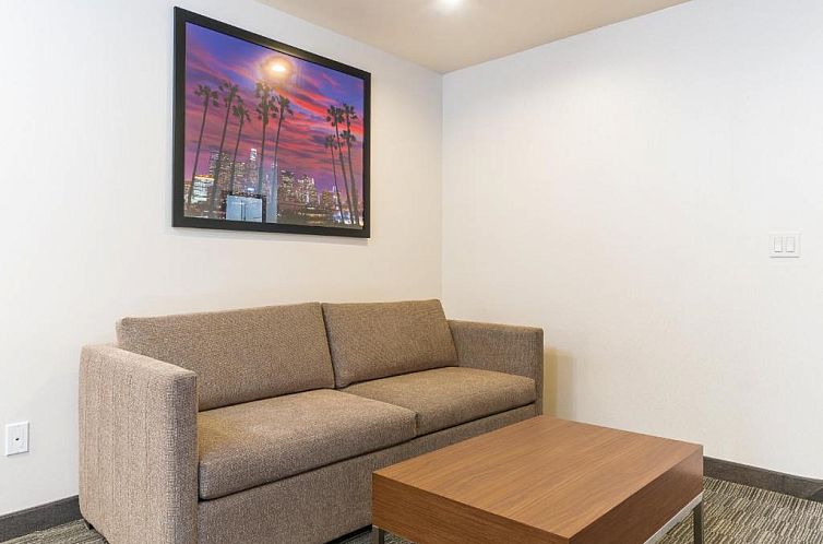 Holiday Inn Express Hollywood Walk of Fame, an IHG Hotel