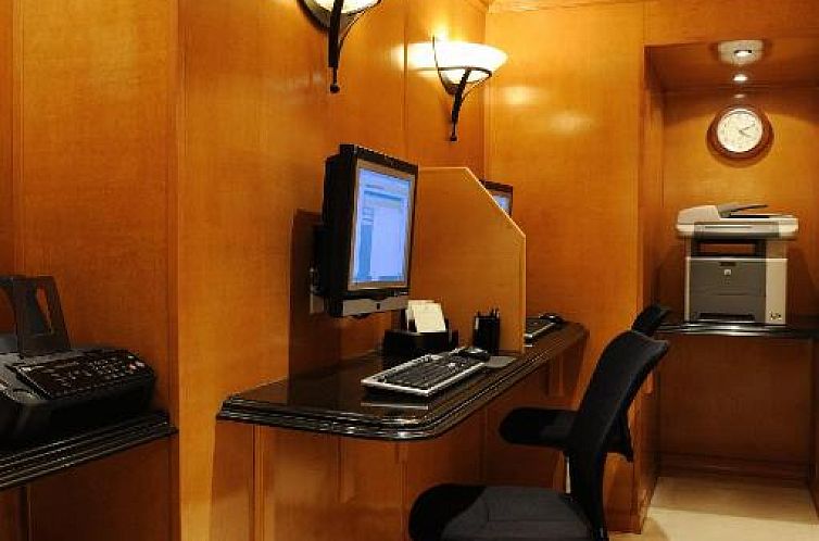 Beverly Hills Plaza Hotel & Spa