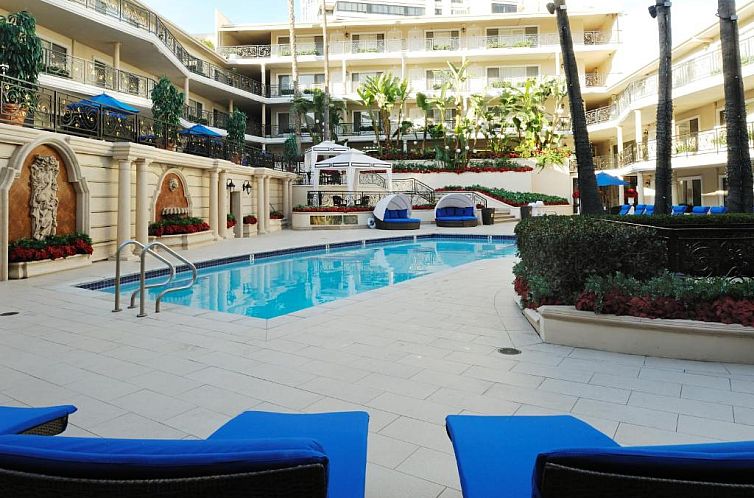 Beverly Hills Plaza Hotel & Spa