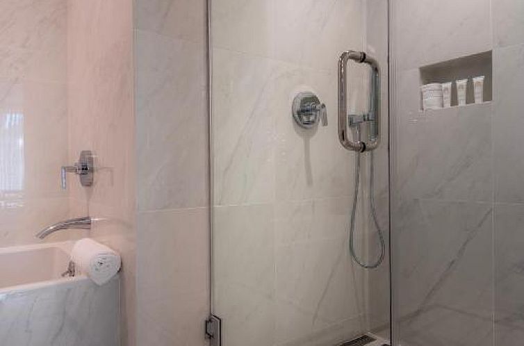 Beverly Hills Plaza Hotel & Spa