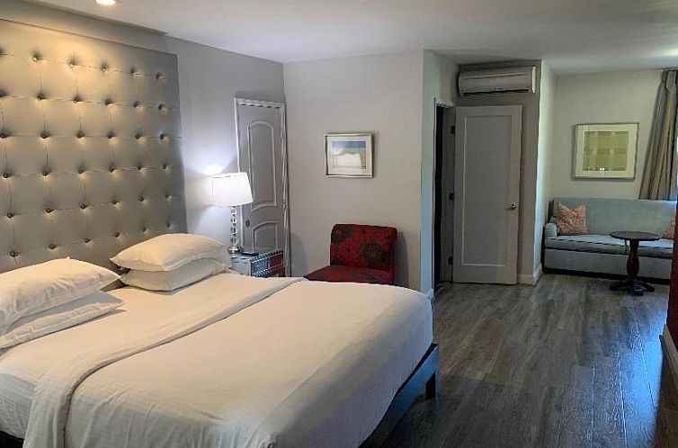 L.A. Sky Boutique Hotel