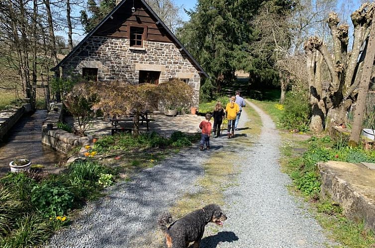 Gezellig vakantiehuis in Villebaudon, Laag-Normandie, ideaal voor een ontspannen verblijf te midden van groene omgeving.