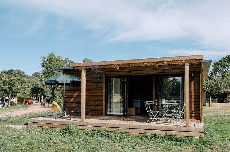 Chalet Portland vacation home in Lower Normandy, featuring an inviting terrace in Moyaux.