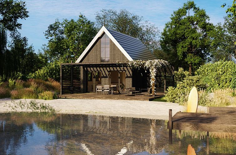Freistehendes Haus in Emmen mit Terrasse am Wasser, umgeben von Natur in Suedost-Drenthe, Drenthe.